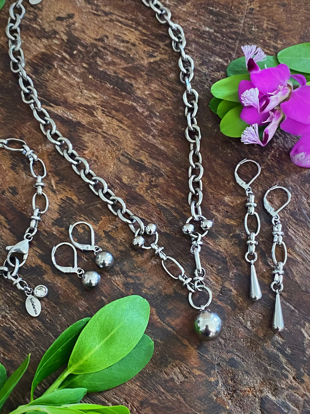 LOBERO CHARM CHOKER