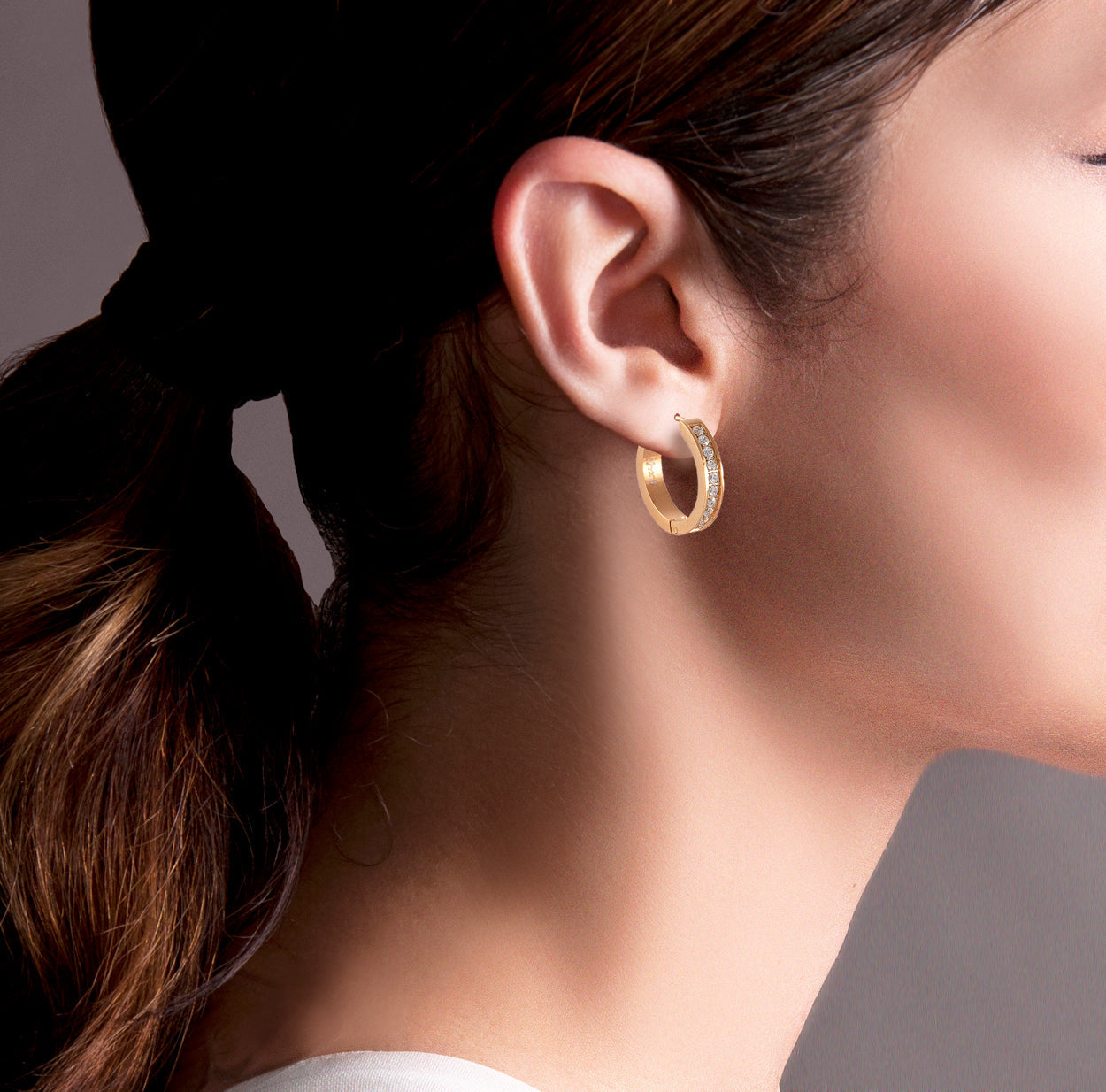 ER433G B.Tiff Gold Pavé 20-Stone Hoop Earrings
